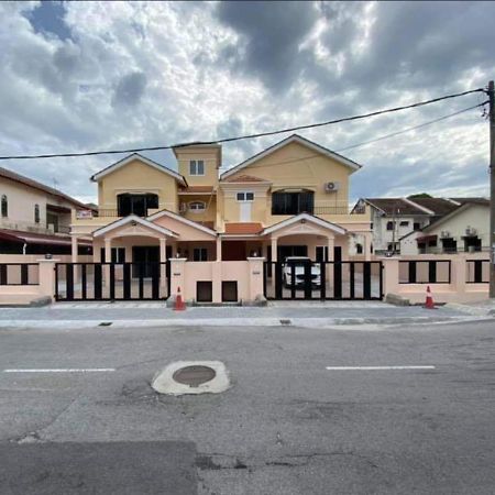 Ipoh Family Villa-Spacious Stay For 21 Or 42Pax Екстер'єр фото